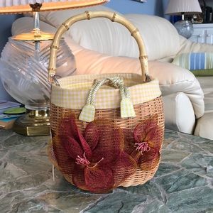 So Parisian!NWT Straw basket drawstring  handbag.